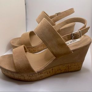 Size 9 Steve Madden platform sandal